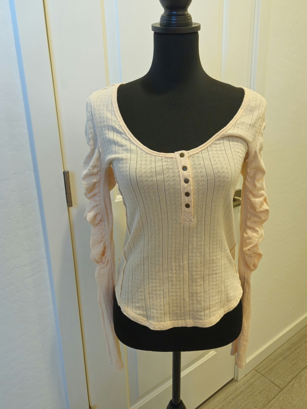 Free People We The Free Hope Henley Top New Without Tags size XS